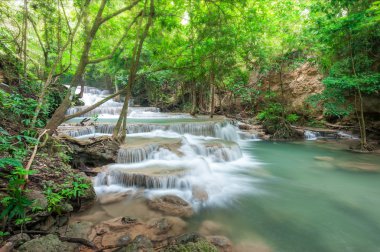 Derin orman şelale Huay Mae Kamin şelale Ulusal Park 