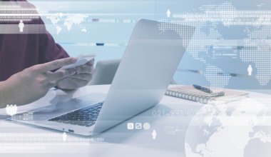 teknoloji Küreselleşme etkisi katmanı ile akıllı telefon kullanan adam