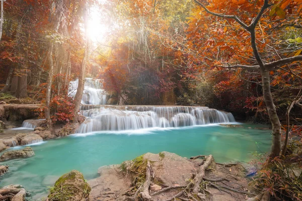 Derin orman şelale Huay Mae Kamin şelale Ulusal Park 