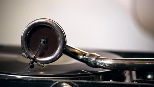 Antiguo primer plano del gramófono  . — Vídeos de Stock