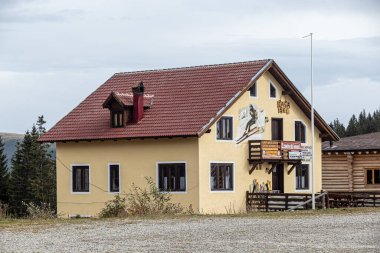 TRANSALPINA, ROMANIA - 24 Ekim 2020: Ranca dağlık tatil beldesi, Transalpina, Romanya. 