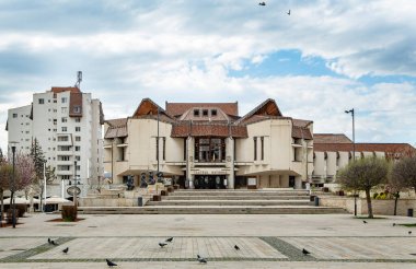 TARGU MURES, MURES, ROMANIA - 24 Nisan 2021: Targu-Mures Ulusal Tiyatrosu.