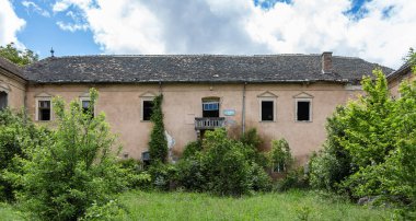 IERNUT, MURES, ROMANIA - 30 Mayıs 2021: 30 Mayıs 2021 İernut, Mures, Transilvanya 'daki Racoczi kalesi