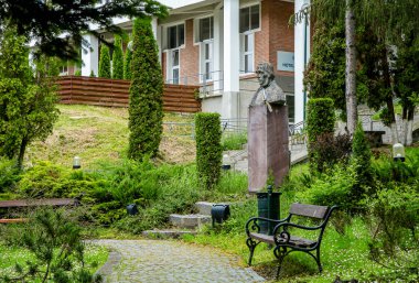 SOVATA, MURES, ROMANIA MAYIS 29, 2021: Nikolay Balcescu 'nun heykeli, Rumen devrimci, Transilvanya, Romanya. 