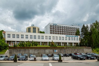 SOVATA, MURES, ROMANIA MAYIS 29, 2021: Romanya 'nın Transilvanya kentindeki Transilvanya tatil beldesinde yer alan Ensana Spa Merkezi. 