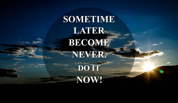 İlham verici motivasyon alıntısı aynı anda Asla Olmayacak. Şimdi yap, günbatımında..