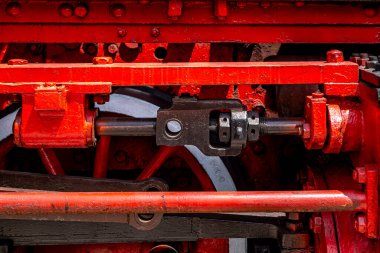 Buharlı lokomotifin bileşen parçaları.