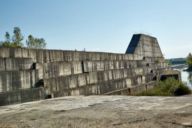 Terk edilmiş hidroteknik inşaat alanı