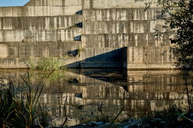 Terk edilmiş hidroteknik inşaat alanı