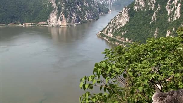 Wunderschöne Landschaft an der Donauschlucht — Stockvideo