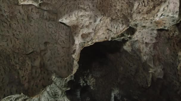 Interior of Polovragi cave, Romania — Stock Video