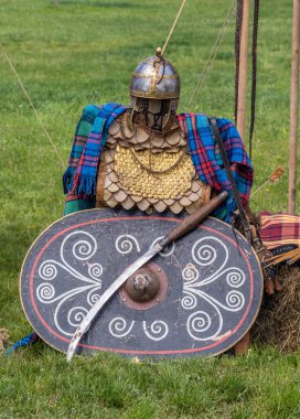 Targu Jiu, Gorj, Romanya 24 Mayıs 2025: Rhabon Festivali 'nde Roma askeri teçhizatı. 