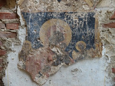 Terkedilmiş kilise ayrıntıları