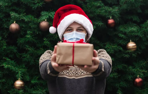 Corona Noel Tebrik Ederim Tıbbi Maskeli Noel Baba Şapkası Süveteri — Stok fotoğraf