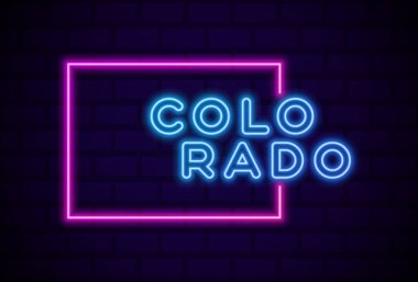 Colorado eyaleti parlayan neon lambası imzalı gerçekçi vektör illüstrasyonu Mavi tuğla duvar parıltısı