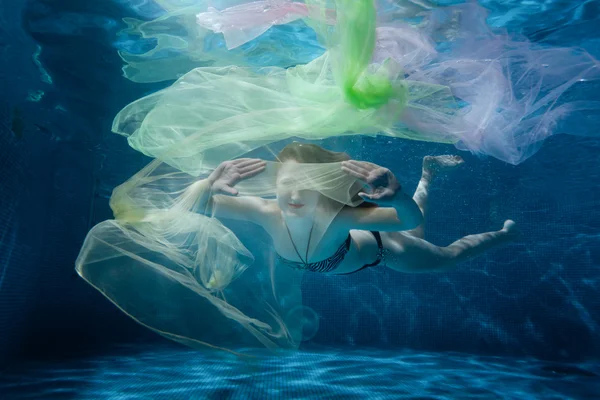 Girl dives into the tissue. — Stock Photo, Image
