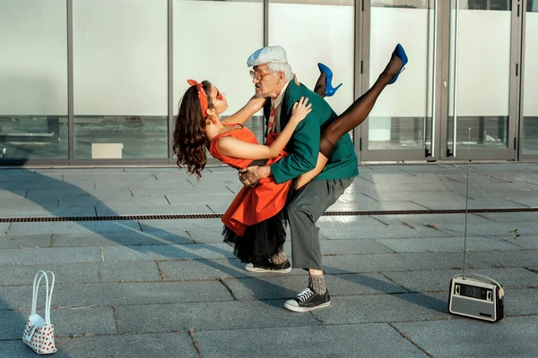 Anciano bailando una danza rápida. —  Fotos de Stock