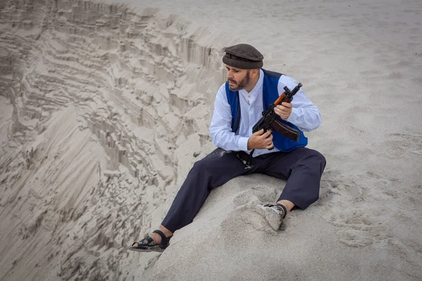 Voják Talibanu Sleduje Cestu Afghánistánu Voják Stojí Stráži Zbraní Zabití — Stock fotografie