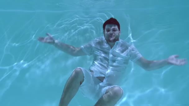 Man Wearing Shirt Shorts Swims Underwater — Stock Video