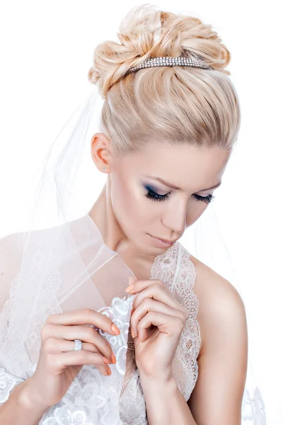 Wedding hairstyle with tiara. — Stock Photo, Image