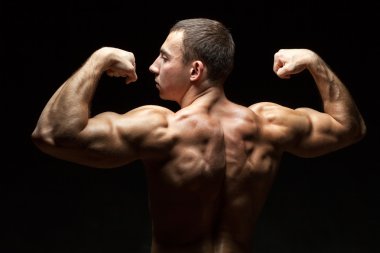 Erkeklerde ideal güzel sırt kasları.