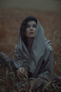 İç karartıcı bir kız alanında portresi.