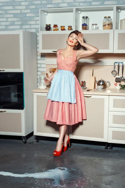 Tired woman in the kitchen. — Stock Photo, Image