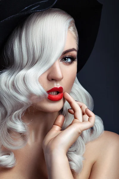 White curls and red lipstick. — Stock Photo, Image