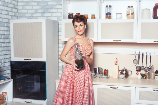 Woman housewife in the kitchen. — Stock Photo, Image