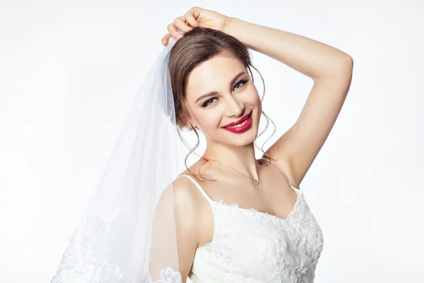 Bride tries to veil his head. — Stock Photo, Image