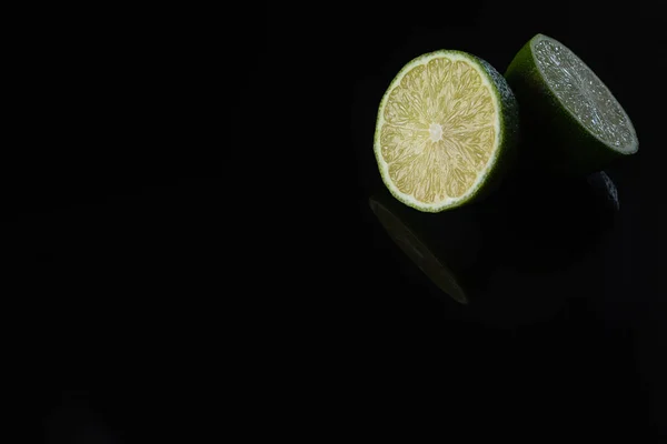 Cut Half Lime Fruit Black Glass — Stock Photo, Image