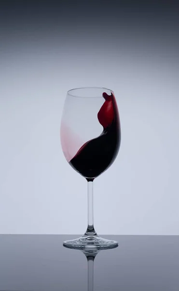 Copo Vinho Tinto Salpicante — Fotografia de Stock