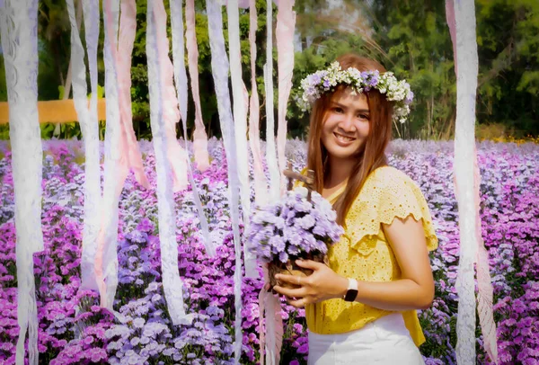 Voyage Asiatique Femme Adulte Détendre Dans Nature Assis Dans Champ — Photo