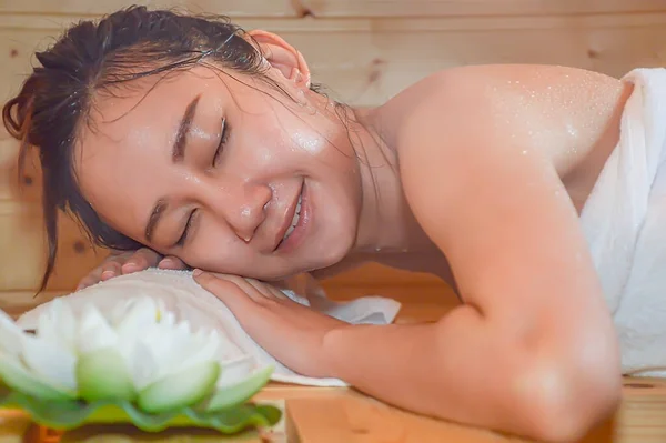 Beautiful Asian Woman Wearing White Towel Takes Sauna Sauna Made — Stock Photo, Image