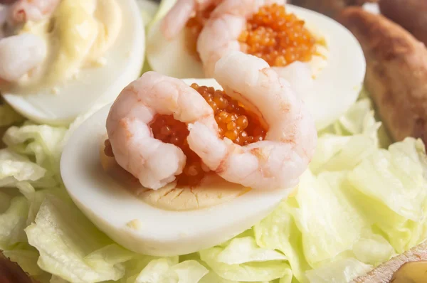 Boiled egg and caviar with salad — Stock Photo, Image