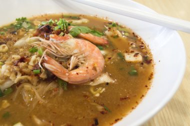 Tom yam koong erişte çorbası 