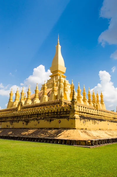 Zlatý nebo Velká Stupa, Pha že Luang Vientiane, Loas — Stock fotografie