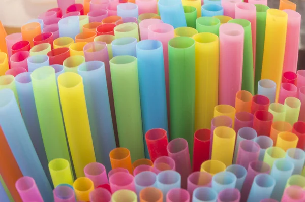 Palhinhas coloridas para refrigerantes de bebidas — Fotografia de Stock
