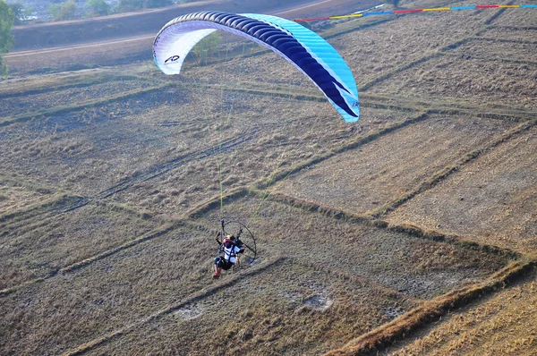 Udonthani, Tayland-15 Şubat 2015: tanımlanamayan bir Dudek Par — Stok fotoğraf