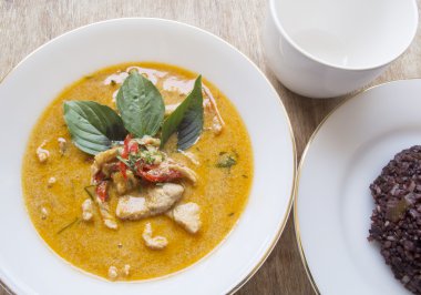 Kurutulmuş kırmızı Hindistan cevizi curry ile pork(Panaeng): Delicious ve ünlü