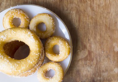 Taze çörek mini dount Wood ile servis