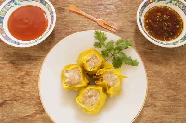 Chinesische Dampfknödel oder Dim Sum — Stockfoto