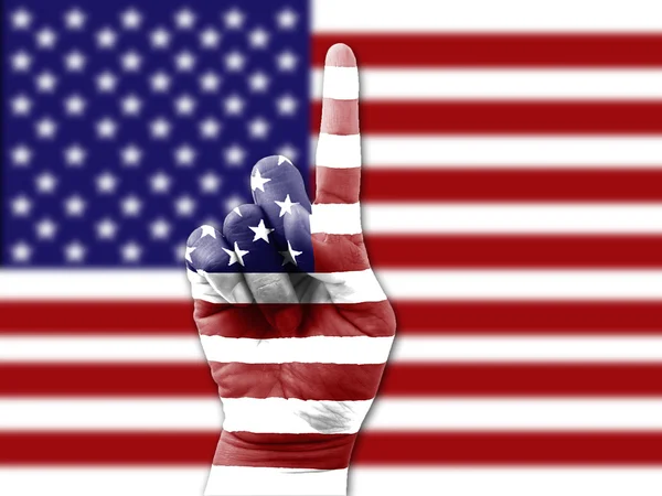 Mujer señalando hacia arriba, envuelta en la bandera de los EE.UU. —  Fotos de Stock