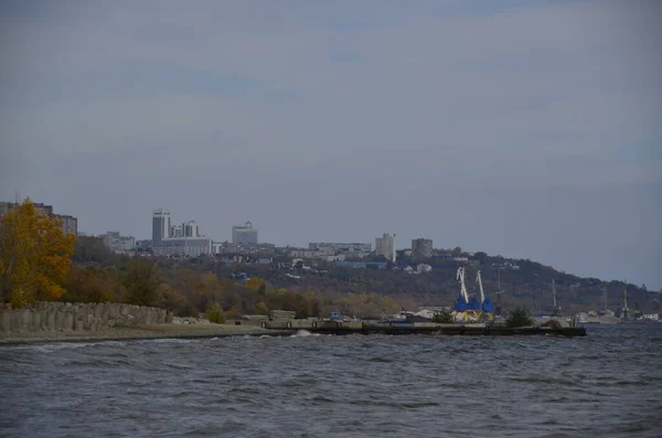 Volga Nehri 'ndeki tekne.