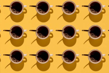 Sarı arka planda gölgeli koyu kahve. Tasarım için desen.