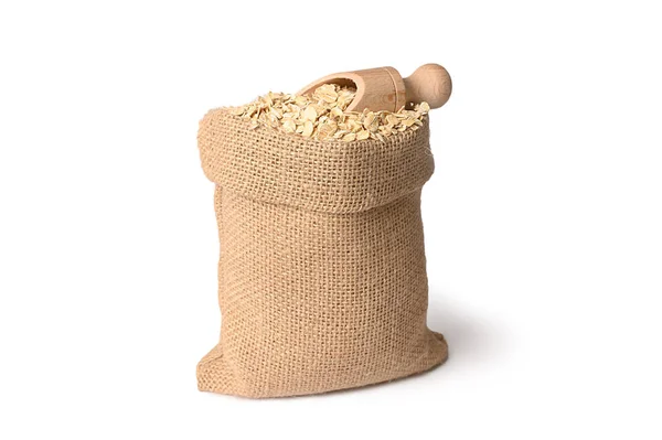 Farina d'avena in un sacco di iuta con un piccolo misurino. Alimenti dietetici. — Foto Stock