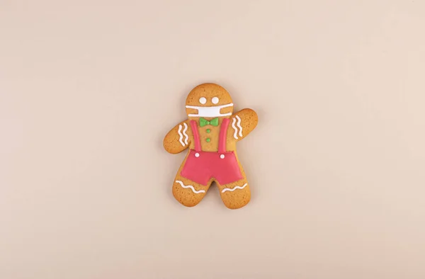 Christmas ginger man in a mask. the concept of wearing a medical mask during a pandemic