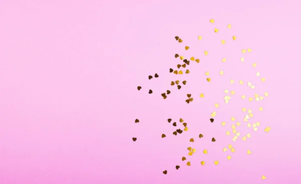 Mici Inimi Confetti Strălucitoare Fundal Roz Pastelat Fundal Ziua Îndrăgostiților — Fotografie, imagine de stoc