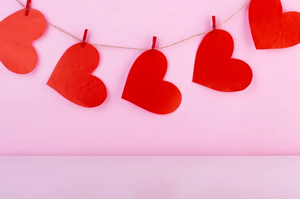 Röda Hjärtan Ett Rep Rosa Bakgrund Bakgrund För Alla Hjärtans — Stockfoto