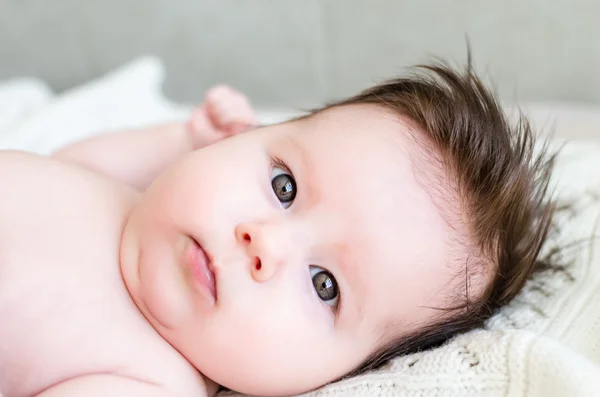 Portrét krásné sladké novorozené miminko holčička — Stock fotografie